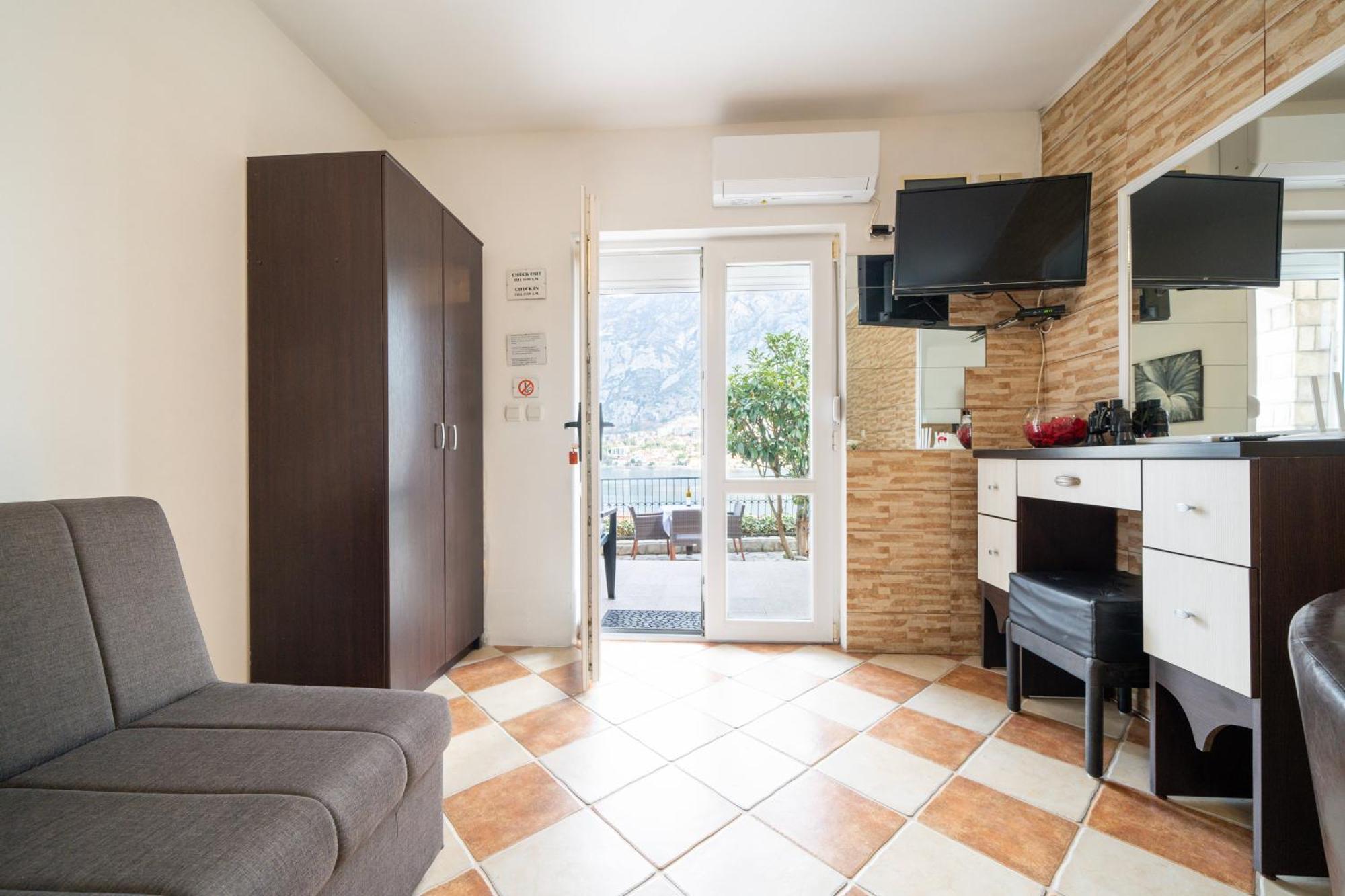 Apartments Vukovic Cattaro Esterno foto