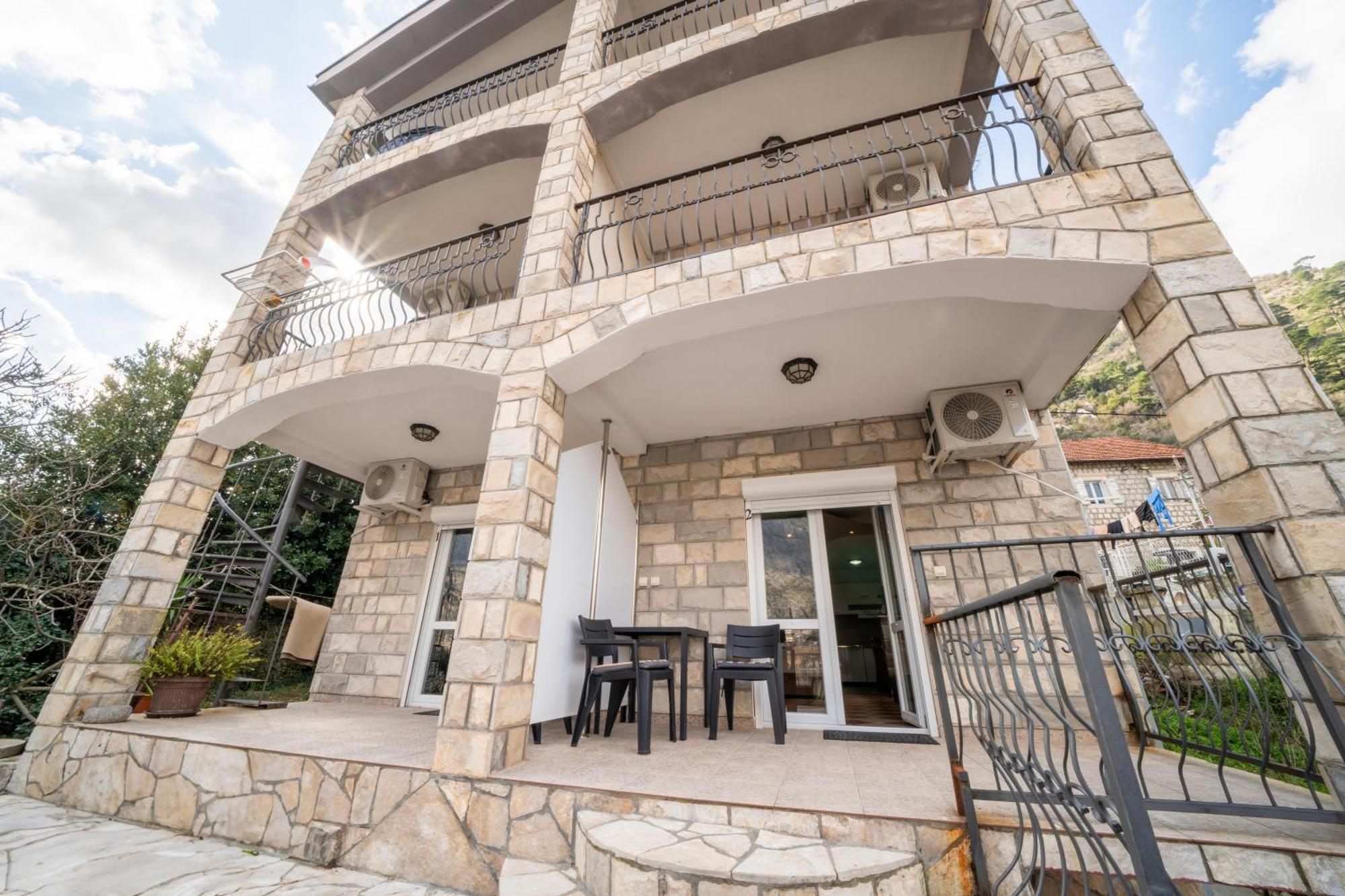 Apartments Vukovic Cattaro Esterno foto